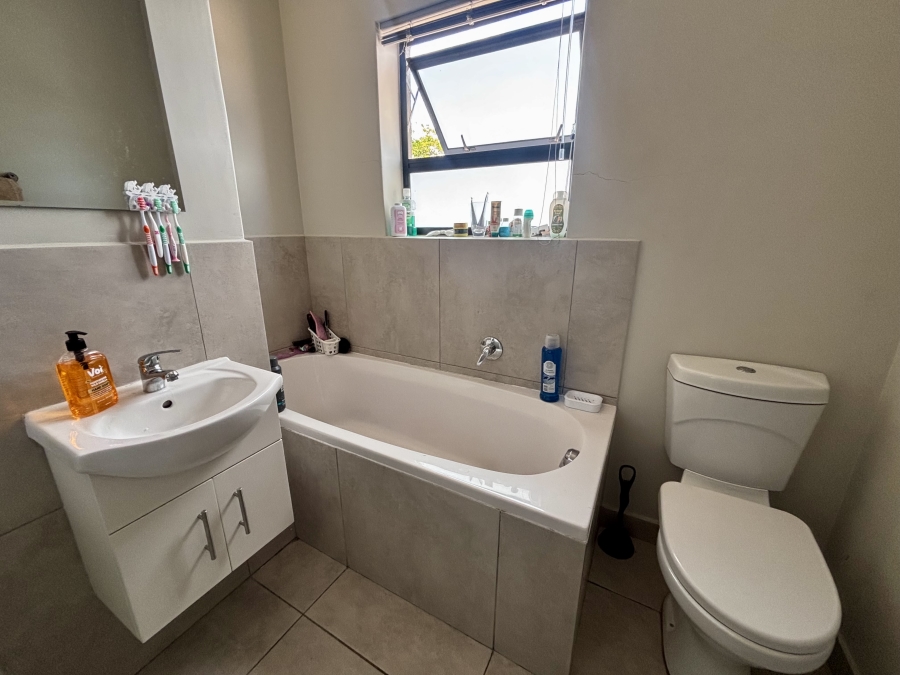 To Let 2 Bedroom Property for Rent in Brackenfell South Western Cape